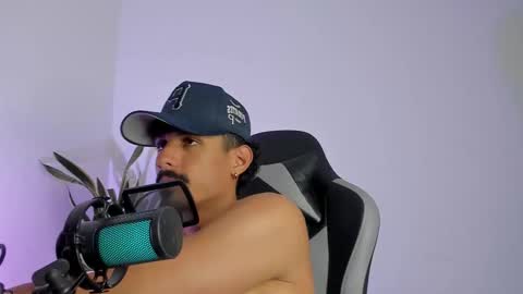 Snapshot of lukeetaylor_ chatting on February 2026 12:15:01 PM Luke Taylor online show from February 2026 12:15:01 PM