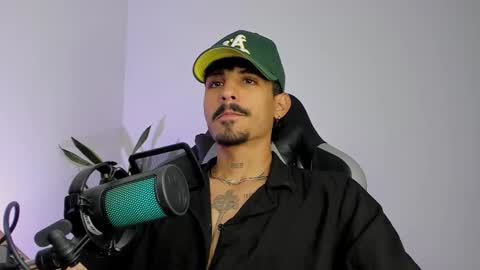 Snapshot of lukeetaylor_ chatting on February 2026 12:27:01 PM Luke Taylor online show from February 2026 12:27:01 PM