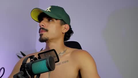 Snapshot of lukeetaylor_ chatting on March 2026 03:01:02 AM Luke Taylor online show from March 2026 03:01:02 AM