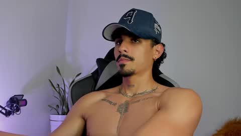 Snapshot of lukeetaylor_ chatting on March 2026 02:07:02 AM Luke Taylor online show from March 2026 02:07:02 AM