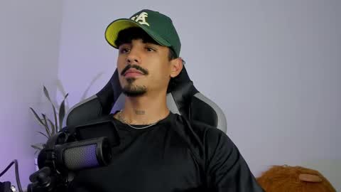 Snapshot of lukeetaylor_ chatting on March 2026 04:31:01 AM Luke Taylor online show from March 2026 04:31:01 AM