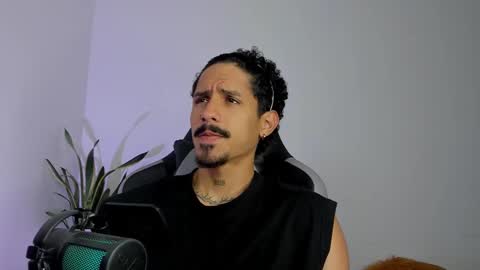 Snapshot of lukeetaylor_ chatting on March 2026 01:48:02 PM Luke Taylor online show from March 2026 01:48:02 PM