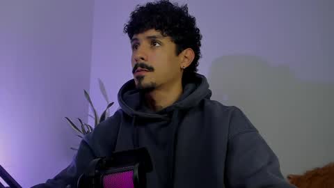 Snapshot of lukeetaylor_ chatting on April 2026 01:01:01 PM Luke Taylor online show from April 2026 01:01:01 PM