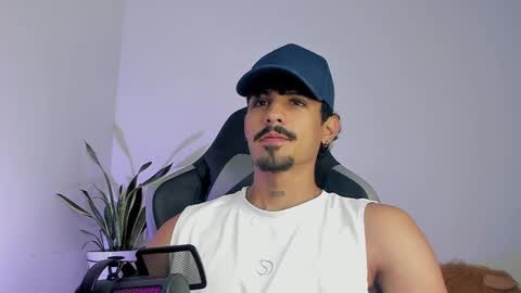 Snapshot of lukeetaylor_ chatting on April 2026 10:05:01 AM Luke Taylor online show from April 2026 10:05:01 AM