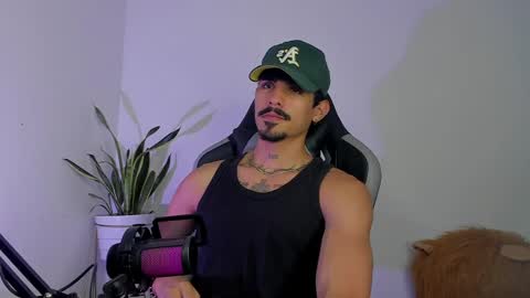 Snapshot of lukeetaylor_ chatting on April 2026 12:54:01 PM Luke Taylor online show from April 2026 12:54:01 PM