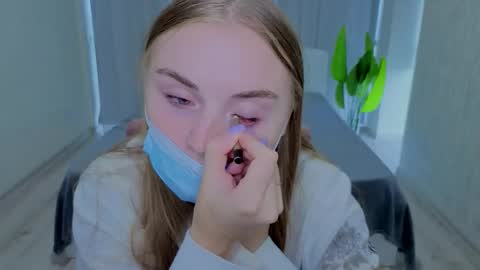 lukeriamoon online show from September 2025 05:00:01 AM