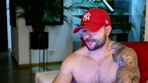 Lukhas f4f online show from April 2026 06:19:01 AM