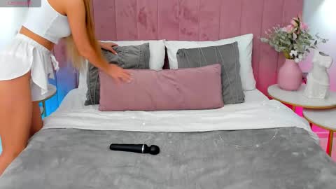 Snapshot of lullyfox chatting on October 2025 12:17:01 PM Cherie online show from October 2025 12:17:01 PM