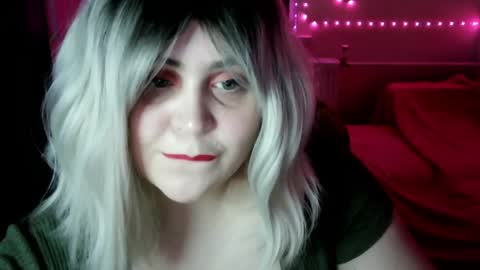 lulovia online show from April 2026 10:25:02 PM