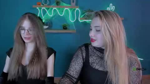 lulu_fly_ online show from October 2025 08:48:01 AM