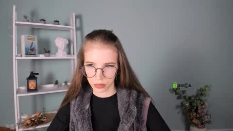 lulu_fly_ online show from November 2025 07:46:02 PM