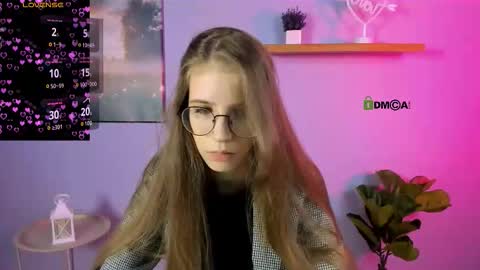 lulu_fly_ online show from November 2025 07:46:02 PM