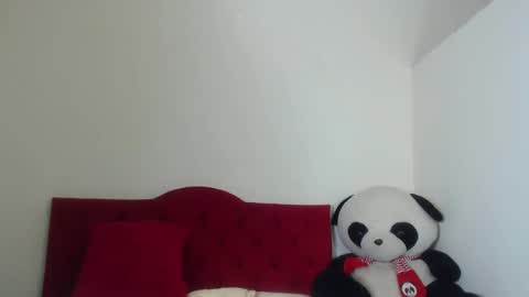 Snapshot of luluu_08 chatting on January 2025 01:17:01 PM LULU online show from January 2025 01:17:01 PM