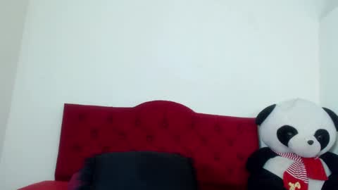 Snapshot of luluu_08 chatting on February 2025 06:37:02 PM LULU online show from February 2025 06:37:02 PM