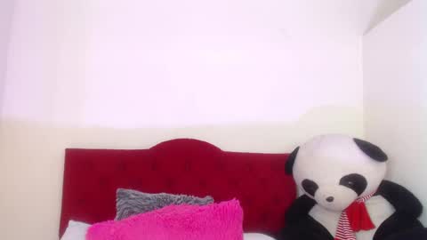 Snapshot of luluu_08 chatting on February 2025 05:40:02 PM LULU online show from February 2025 05:40:02 PM