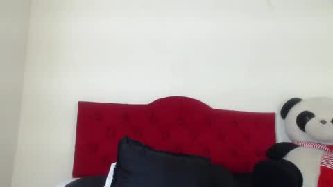 Snapshot of luluu_08 chatting on March 2025 08:32:01 PM LULU online show from March 2025 08:32:01 PM