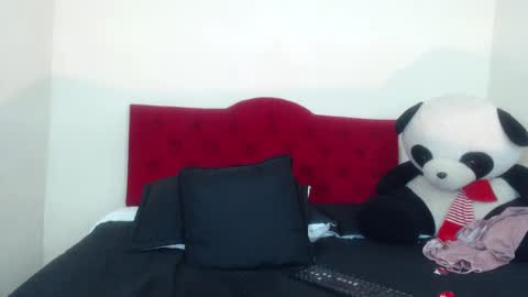 Snapshot of luluu_08 chatting on March 2025 12:53:01 AM LULU online show from March 2025 12:53:01 AM