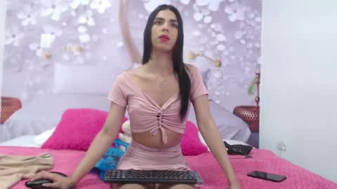 Snapshot of luluu_08 chatting on September 2025 03:02:01 PM LULU online show from September 2025 03:02:01 PM