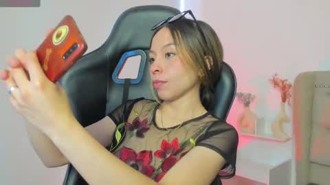 luluuberry online show from November 2025 01:44:01 PM