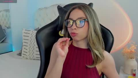 luluuberry online show from February 2026 08:35:01 PM