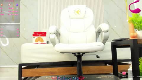 luminous__queen online show from February 2025 11:51:02 PM