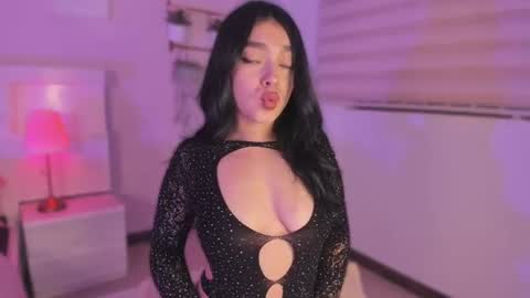lummii_ online show from June 2026 07:17:01 PM