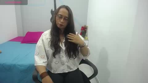luna__white online show from June 2026 05:15:02 PM