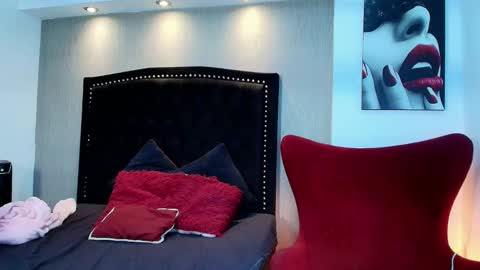 Luna And Titan  online show from January 2026 12:30:01 PM