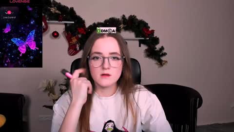 luna_berryy online show from January 2025 08:22:01 PM