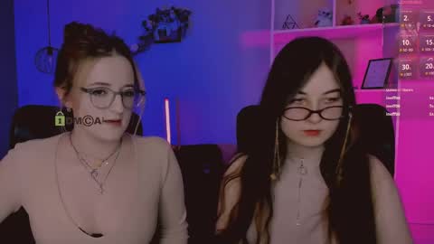 luna_berryy online show from April 2026 07:44:02 PM