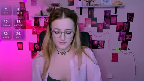 luna_berryy online show from May 2026 07:09:01 PM