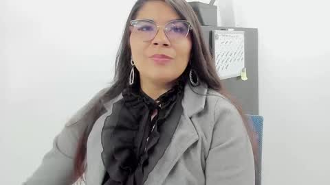 luna  online show from September 2025 11:10:02 AM