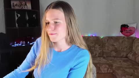 luna_evan online show from December 2024 03:54:02 PM