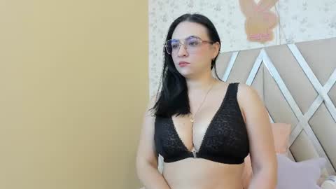 Snapshot of luna_ferrer1 chatting on July 2026 02:19:01 PM luna_ferrer1 online show from July 2026 02:19:01 PM