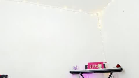 Snapshot of luna_fioree chatting on September 2025 02:32:01 PM Luna Fioree online show from September 2025 02:32:01 PM