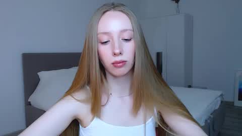 Luna online show from December 2024 08:00:02 PM