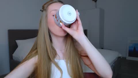 Luna online show from December 2024 07:53:02 PM