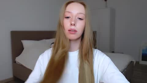 Luna online show from January 2025 11:17:01 PM