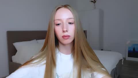 Luna online show from January 2025 11:11:01 PM