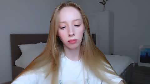 Luna online show from February 2025 11:47:01 PM