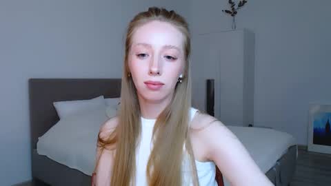 Luna online show from February 2025 07:50:02 PM