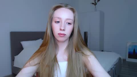 Luna online show from February 2025 07:49:01 PM