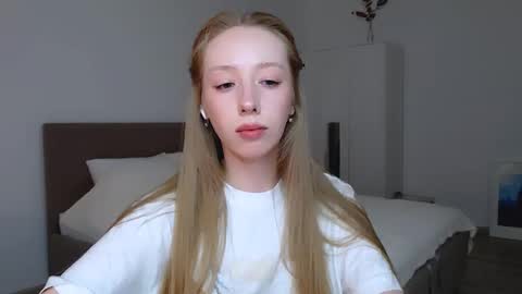 Luna online show from February 2025 11:36:01 PM