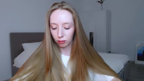 Luna online show from February 2025 11:48:02 PM