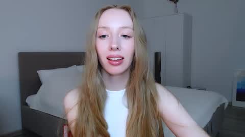 Luna online show from March 2025 11:27:01 PM