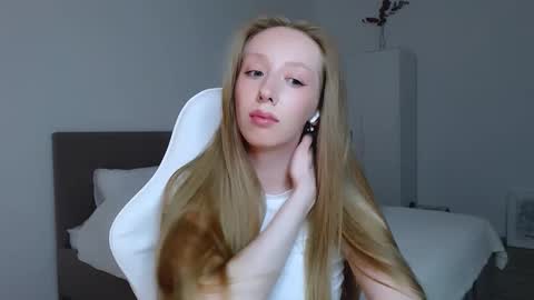 Luna online show from September 2025 09:03:02 PM