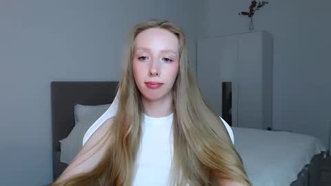 Luna online show from September 2025 07:02:02 PM