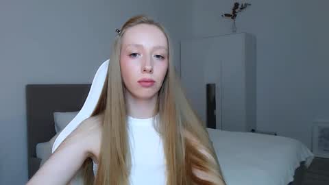 Luna online show from September 2025 09:28:02 PM