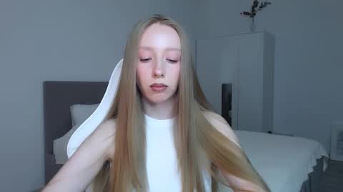 Luna online show from October 2025 08:28:01 PM