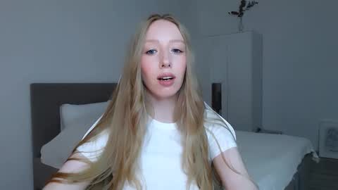 Luna online show from October 2025 07:23:01 PM